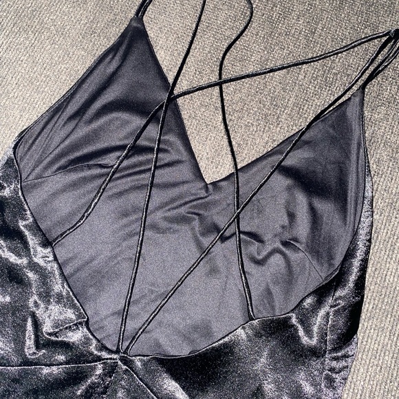 Beautiful silk shine material strappy maxi dress - Picture 7 of 9